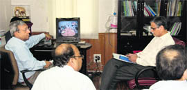 Chief Secretary Alok Kumar Jain takes stock of disaster relief operation through video conferencing at the Secretariat in Dehradun on Tuesday.