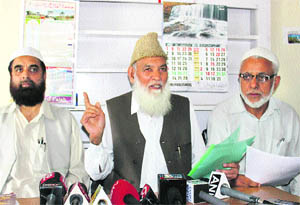 Chief of the Jamaat-e-Islami Sheikh Mohammad Hassan addresses a press conference in Srinagar on Tuesday.