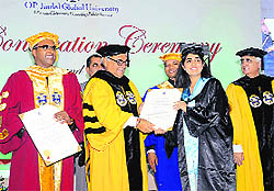 Chief Minister Bhupinder Singh Hooda gives away degrees to students at OP Jindal Global University near Sonepat on Tuesday
