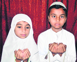 Ishika along with her brother Aaftaab observes Ramzaan fast in Haridwar on Thursday.