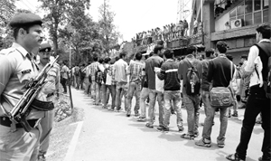 Activists of the SFI hold a rally against the decision of banning the SCA poll at the HPU in Shimla on Thursday.