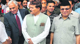 The Tribune Trustee Lt-Gen (retd) SS Mehta shakes hands with Sports Minister RS Chib. On his left are Mubarak Gul, Adviser to the Chief Minister, and Finance Minister Abdul Rahim Rather.