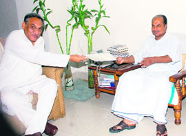 Chief Minister Vijay Bahuguna meets Defence Minister A K Antony in New Delhi on Thursday evening regarding the relief work in Uttarkashi.