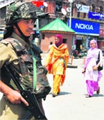 A CRPF soldier guards Lal Chowk in Srinagar. Photo: Yawar Kabli