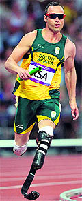 Oscar Pistorious anchors South Africas 4x400m relay final on Friday