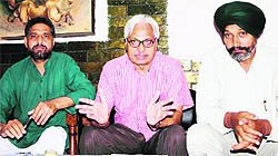 Satnam Singh Manak, general secretary, Hind-Pak Dosti Manch, addresses mediapersons in Amritsar on Sunday