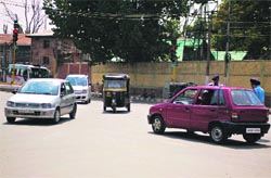 Policemen stop a car for jumping the red signal at an intersection in Srinagar. Motorists continue to violate the traffic rules in the absence of stern action by the authorities. Photo: Yawar Kabli