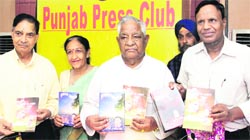 Punjab Local Bodies Minister Bhagat Chunni Lal releases three books by writer Ashok Syal at the Punjab Press Club in Jalandhar. Photo: Sarabjit Singh