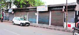 These eight shops inside the Durgiana Temple complex, which were vacated by traders, were to be acquired by the land acquisition department on Monday.
