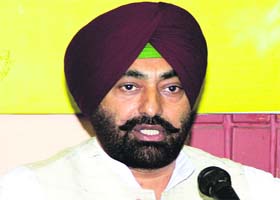 Former Congress MLA Sukhpal Khaira addresses mediapersons in Jalandhar on Monday