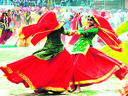 Schoolgirls perform traditional gidha