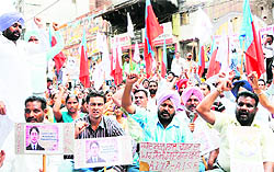 Activists of various social outfits take part in a protest to demand conversion of martyr Madan lal Dhingras house into a memorial