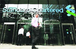 An exterior view of the Standard Chartered headquarters is seen in London. The global banking giant, which was thrown into turmoil last week after a New York banking regulator accused it of hiding $250 billion of banned transactions with Iran, has agreed to pay $340 million on Tuesday to settle the allegations.  Reuters