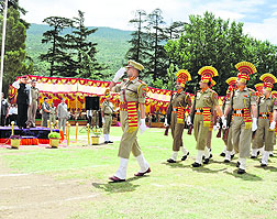 Chief Minister Prem Kumar Dhumal takes the salute from the march past on Independence Day at Kullu on Wednesday.