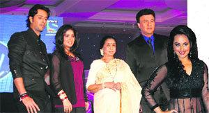 The judges of Indian Idol 6 with Sonakshi Sinha (exterme right)