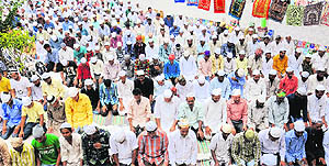 Devotees offer prayers on the last Friday of the holy month of Ramzaan at Jama Masjid, Sector 20, in Chandigarh