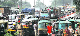 The traffic was blocked on the GT Road following a scuffle between an auto-rickshaw driver and passenger in Jalandhar on Friday. 