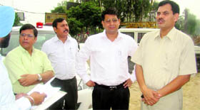 (From right) Police Commissioner Ishwar Singh, Deputy Commissioner Rahul Tewari, MC Additional Commissioner Ajay Sood and MC Commissioner Rakesh Kumar Verma discuss the traffic diversion plan for the Sidhwan Canal expressway project in Ludhiana on Friday.