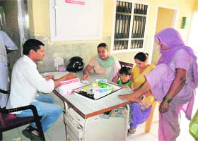 Geetika Sharma (left) and her mother Anuradha (right) socialise with Kandas relatives on Mahashivratri in Sirsa during happier days