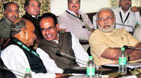 (L-R) Himachal Pradesh CM Prem Kumar Dhumal, Madhya Pradesh CM Shivraj Singh Chouhan and Gujarat CM Narendra Modi in New Delhi.