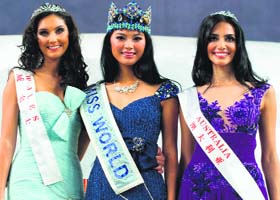 Miss World 2012 winner Yu Wenxia of China stands next to first runner-up Sophie Moulds (L) of Wales and second runner-up Jessica Kahawaty of Australia during the pageants final ceremony in the Mongolian city of Ordos on Saturday.