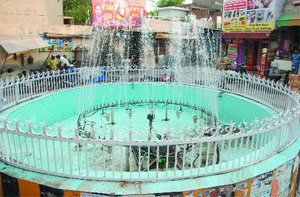 No person has allegedly been appointed to operate the fountain installed at Paras Ram Nagar. 