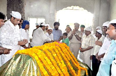 Devotees throng the Saheed Peer Baba Dargah in the Railway Colony on the occasion of Eid-ul-Fitr on Monday.