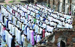 Muslims offer Eid prayers at the Feroz Shah Kotla mosque in New Delhi on Monday. Tribune photo: Mukesh Aggarwal