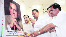 Tributes being paid to the late Prime Minister Rajiv Gandhi on his birth anniversary in Dehradun on Monday.
