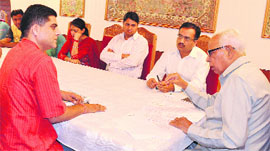 A delegation of the Youth All India Kashmiri Samaj calls on Governor NN Vohra at the Raj Bhawan in Srinagar on Monday. 