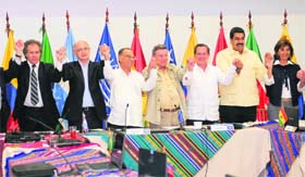 JOINING HANDS: Foreign Affairs ministers of member countries of the Union of South American Nations express solidarity with WikiLeaks founder Julian Assange, in Guayaquil