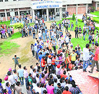 Supporters of PUSU and SOPU argue during campaigning