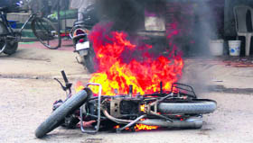 Set miscreants bike on fire