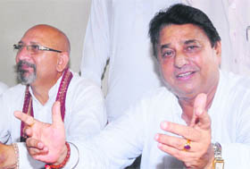 Arun Walia, president of the District Congress Committee, addresses mediapersons in Jalandhar on Tuesday.