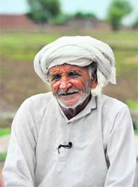 Ghulam Muhammad Khan, Manmohans classmate