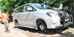 Tyres of Toyota Innova SUV were flattened by Tajinder Singh at Phase VI in Mohali on Thursday. The tyres were later removed by the police. Tribune photo: Vicky Gharu