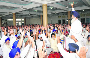 Jagdish Singh Jhinda, president of the HSGPC (ad hoc), addresses a public meeting in Karnal on Thursday. 