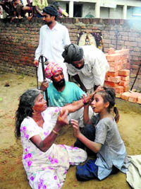 Faith healer hitting 12-year-old Veerpal Kaur