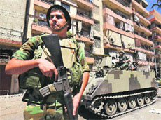 Lebanese soldiers in Tripoli on Thursday following days of clashes between pro and anti-Syrian regime groups.