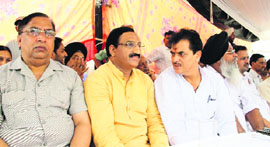 Former Chief Minister Ramesh Pokhriyal Nishank stages a dharna in Dehradun on Friday.