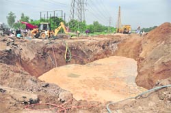 Sewage accumulated in a pit near the Sidhwan Canal bridge on the Ferozepur Road in Ludhiana. a tribune photograph