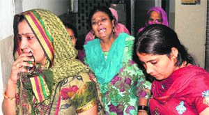 The wailing relatives of Manju, who died at the GMSH, in Chandigarh on Saturday. 