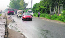 A service lane along the National Highway No. 1 in Ludhiana.