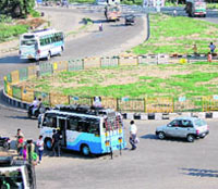 A minibus halts in the middle of the road for loading and dropping passengers at Kunjwani Chowk in Jammu on Sunday.