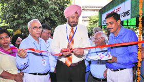 Lt-General (Dr) DDS Sandhu, Vice-Chancellor, Kurukshetra University, inaugurates a new computerised enquiry office on the campus.