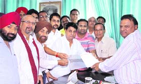 A Congress delegation submits a memorandum to RK Singla, General Manager (depot number 1), Punjab Roadways in Jalandhar on Monday