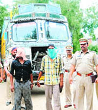 the robbers in police custody in Amritsar.
