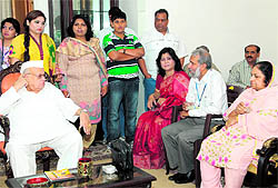 A delegation of homoeopathic doctors from Pakistan with Uttarakhand Governor Aziz Qureshi at Raj Bhawan in Dehradun on Tuesday.