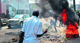 Rioters burn tyres in Kenyas port city of Mombasa for the second day on Tuesday.