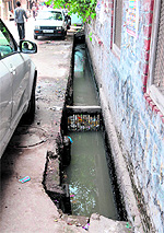 An open drain along the road outside the school at Bambay Wala Khoo in Amritsar